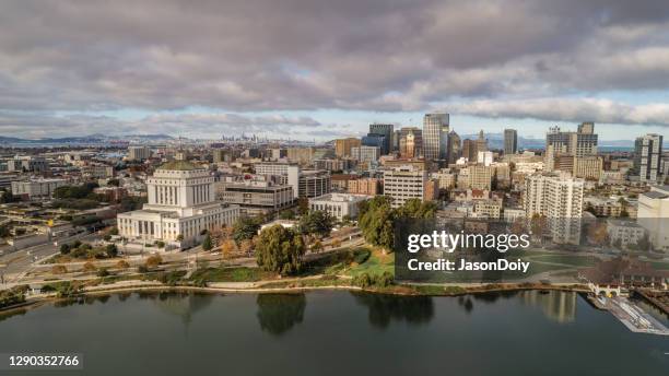 downtown oakland and lake merritt - oakland imagens e fotografias de stock