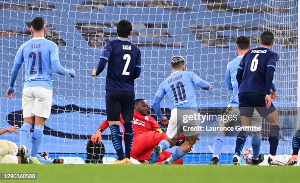 Sergio Aguero of Manchester City scores their sides second goal past Steve Mandanda of Olympique de Marseille during the UEFA Champions League Group...