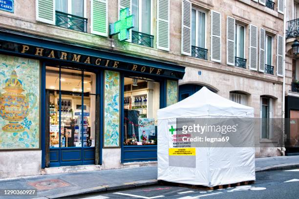 deployment of covid-19 antigenic testing by pharmacians, in paris. - medical tent stock pictures, royalty-free photos & images