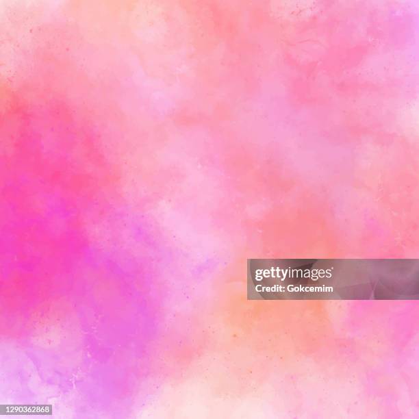 illustrazioni stock, clip art, cartoni animati e icone di tendenza di texture della parete astratta rosa, arancione e gialla con tratti pennello acquerello. sfondo pennellate acquerello astratte color pastello. texture di sfondo astratta ad acquerello per carte, invito alla festa, imballaggio, design della superficie. - dipinto a pastello