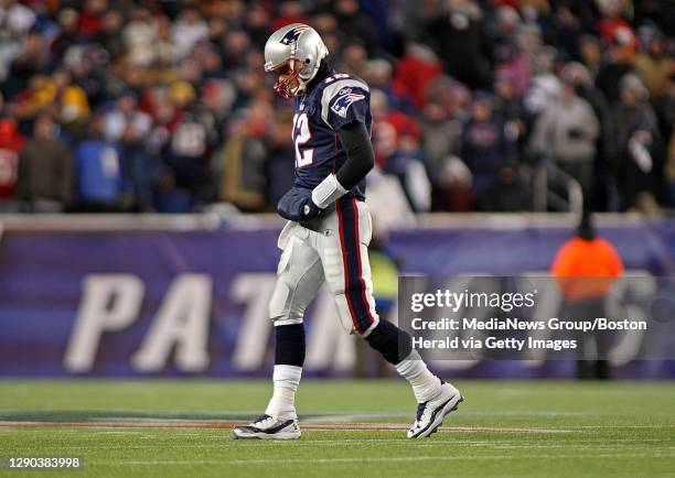 Foxboro, MA)New England Patriots quarterback Tom Brady walks off the field in the 4th quarter .The New England Patriots take on the New York Jets...