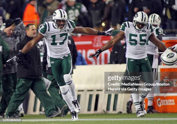 Foxboro, MA)New York Jets wide receiver Braylon Edwards and New York Jets linebacker Jamaal Westerman celebrate on the sideline late in the 4th...