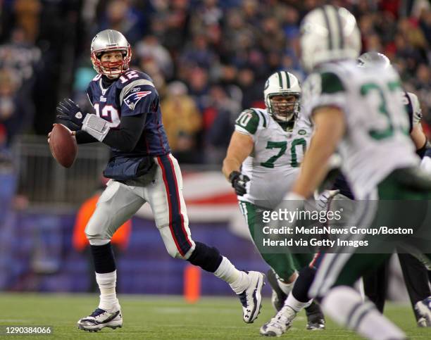 Foxboro, MA)New England Patriots quarterback Tom Brady tries to find an open receiver in the 4th quarter ,The New England Patriots take on the New...