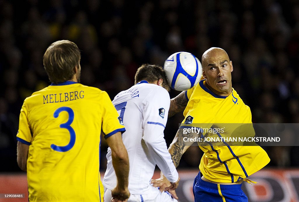 Dutch Rafael van der Vaart heads the bal