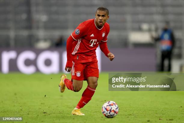 Douglas Costa of FC Bayern München runs with the ball during the UEFA Champions League Group A stage match between FC Bayern Muenchen and Lokomotiv...