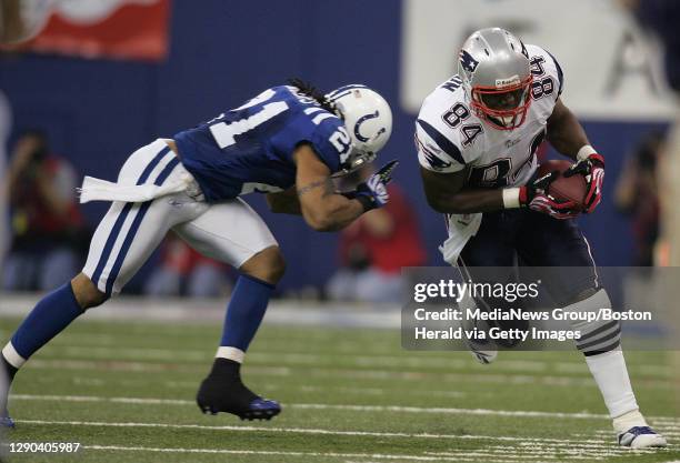 New England Patriots tight end Benjamin Watson advances, making a big catch from Tom Brady in the 1st quarter eluding Indianapolis Colts safety Bob...