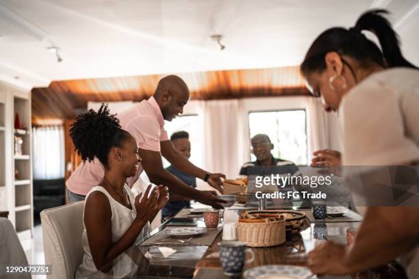 multi generation family having breakfast together at home - reunion familia stock pictures, royalty-free photos & images
