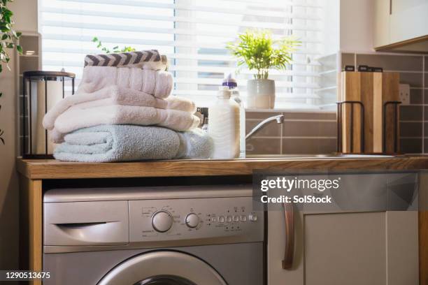laundry day - toalha imagens e fotografias de stock