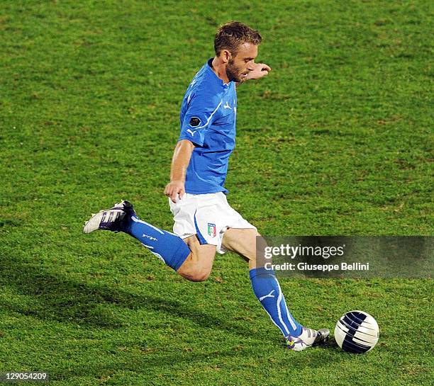 Daniele De Rossi of Italy in action during the EURO 2012 Qualifier match between Italy and Northern Ireland at Adriatico Stadium on October 11, 2011...