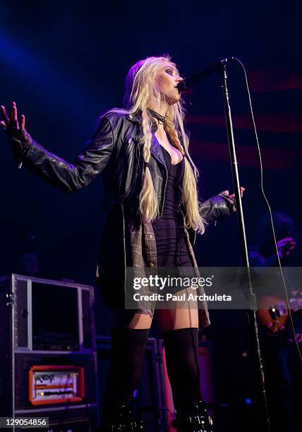 Pretty Concert The Pretty Reckless In Concert Los Angeles Ca Photos and Premium High ...