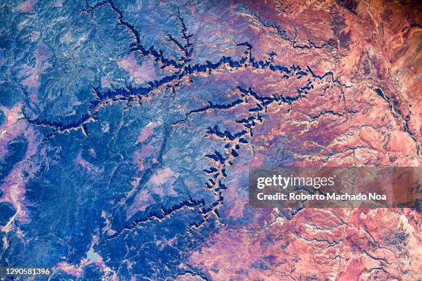 physical geography of the usa, iss flies over the arizona and utah border - aardkorst stockfoto's en -beelden