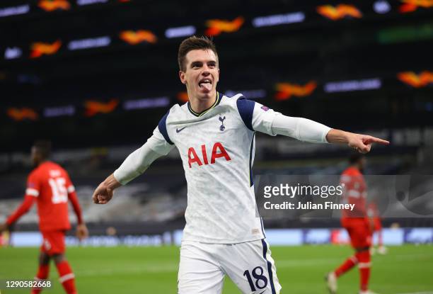 Giovani Lo Celso of Tottenham Hotspur celebrates after he scores their team's second goal during the UEFA Europa League Group J stage match between...