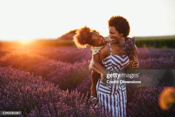 seeing her smile makes me so happy - happy mother's day stock pictures, royalty-free photos & images