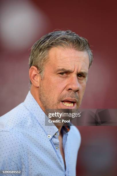 Lucas Pusineri head coach of Independiente looks on during a first leg match between Lanus and Independiente as part of Copa CONMEBOL Sudamericana...