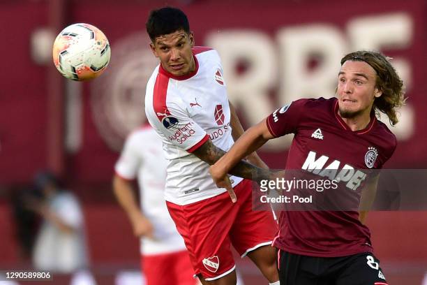 Lucas Romero of Independiente fights for the ball with Pedro De La Vega of Lanus during a first leg match between Lanus and Independiente as part of...