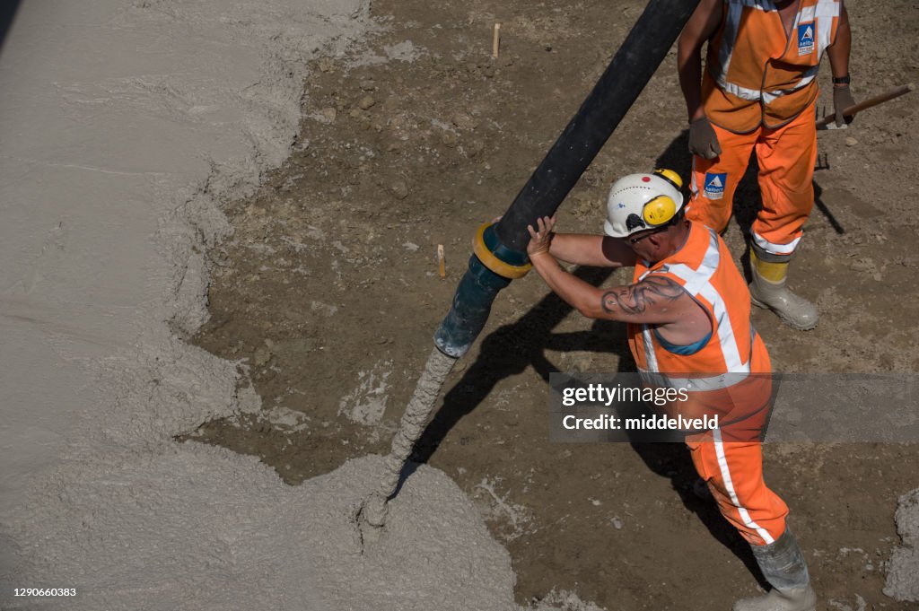 Beton gießen für einen Tunnel