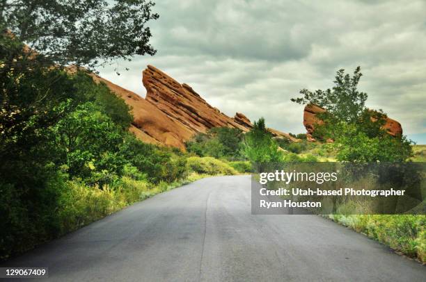 road through red rocks park - red rock stock pictures, royalty-free photos & images