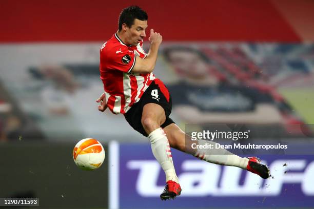 Nick Viergever of PSV shoots on goal during the UEFA Europa League Group E stage match between PSV Eindhoven and AC Omonoia at Philips Stadion on...