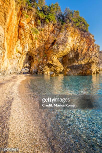 stunning mylopotamos beach, tsagkarada, pelion peninsula, magnesia, aegean sea, greece. - pelion fotografías e imágenes de stock