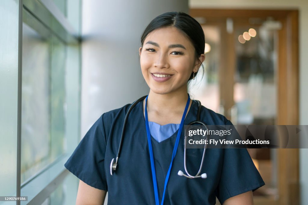 Vrouwelijke arts van Aziatische descen