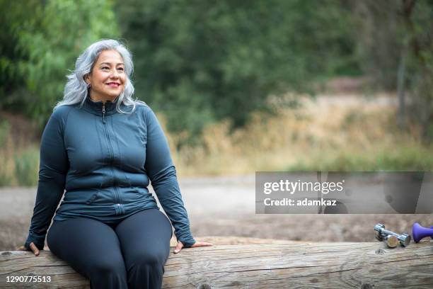 mujer mexicana madura - chubby older woman fotografías e imágenes de stock