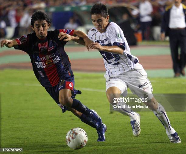 Christian Bermudez of Atlante fights for the ball with Efrain Velarde of Pumas during the final match of the 2007 Apertura Tournament between Atlante...