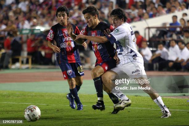 Christian Bermunez and Gerardo Castillo of Atlante fight for the ball with Rubens Zambueza of Pumas during the final match of the 2007 Apertura...