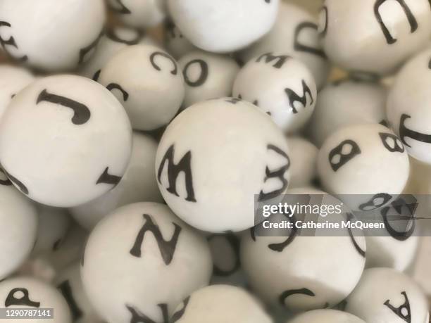 various alphabet letter embossed porcelain balls - pâtes alphabet photos et images de collection