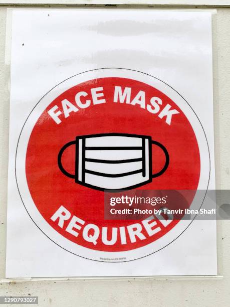 Mask Security Sign 1,072 Mask Not Required Sign Stock Photos, High-Res Pictures, and ...