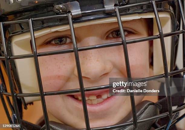 toothless hockey player - hockey player missing teeth stock pictures, royalty-free photos & images