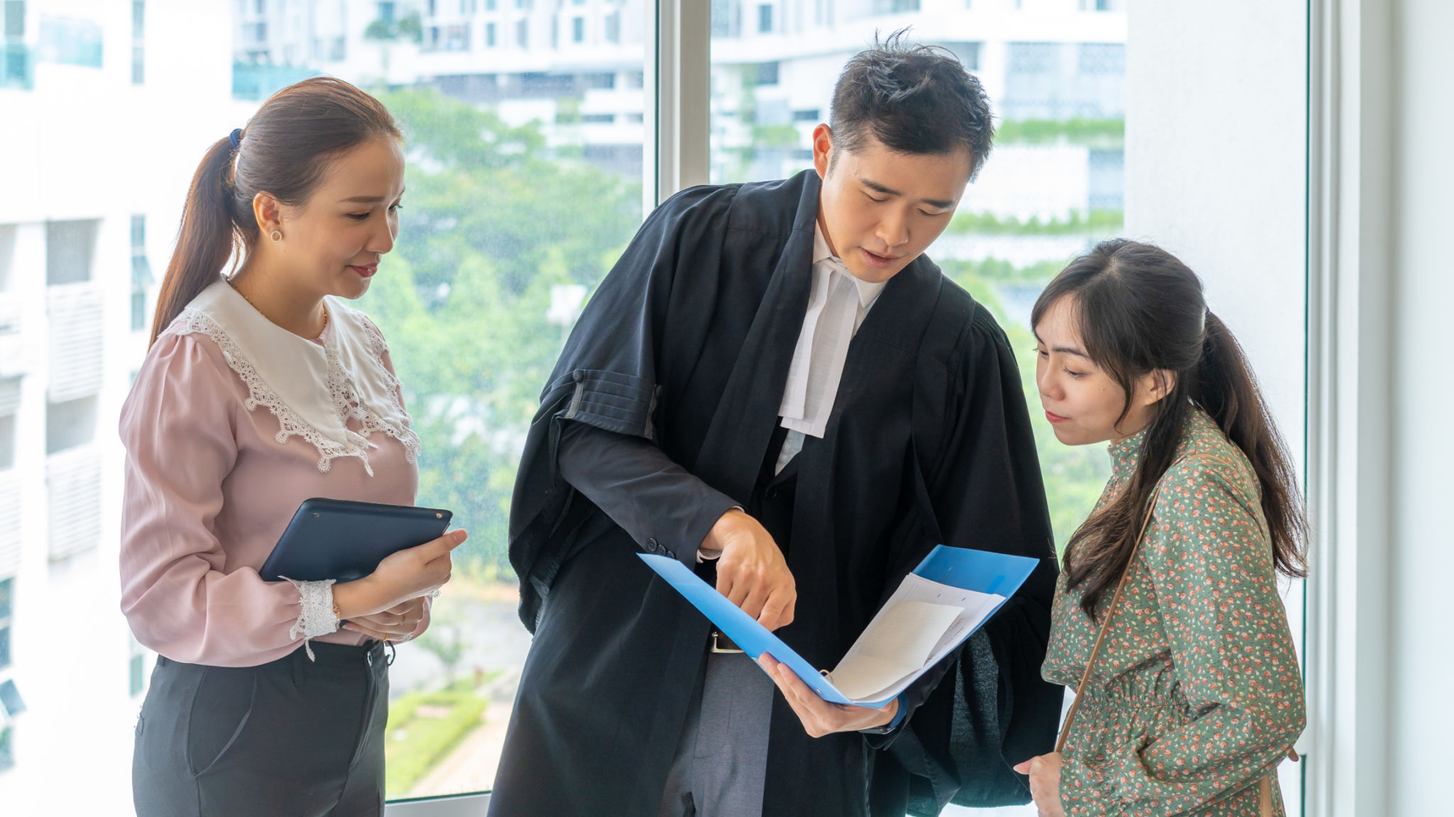 lawyer client discussion