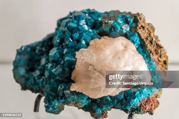 dioptase crystals covered partially by calcite - calcite stock pictures, royalty-free photos & images