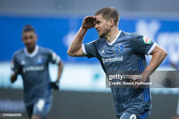 Simon Terodde of Hamburg celebrates his team's first goal during the Second Bundesliga match between SV Darmstadt 98 and Hamburger SV at...