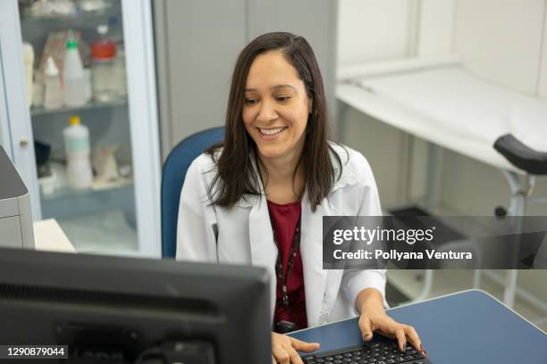 health professional using computer - showus doctor stock pictures, royalty-free photos & images