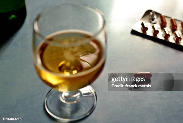 alcohol + tablets - drugs alcohol stock pictures, royalty-free photos & images