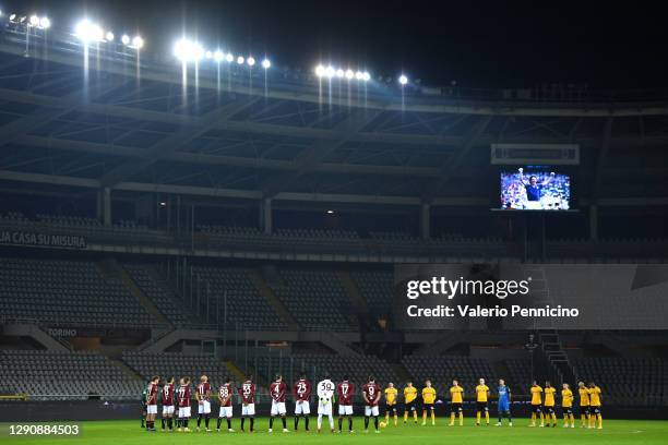 The players observe a minutes silence in memory of Paolo Rossi who recently passed away prior to the Serie A match between Torino FC and Udinese...