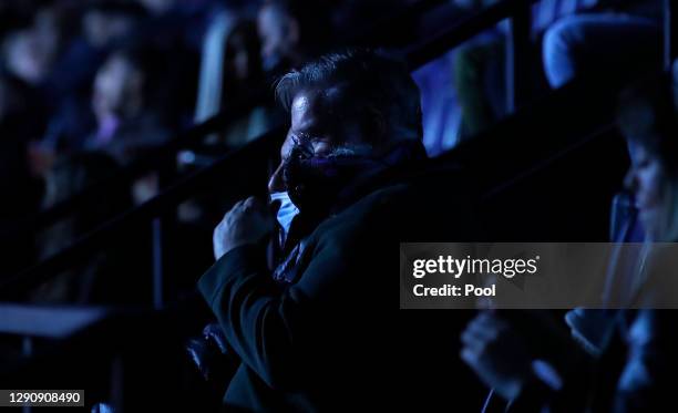 Spectating Fight Boxing Spectator Photos and Premium High Res Pictures - Getty Images