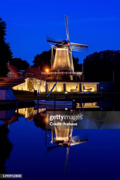 windmill in sloten at night - friesland netherlands stock pictures, royalty-free photos & images