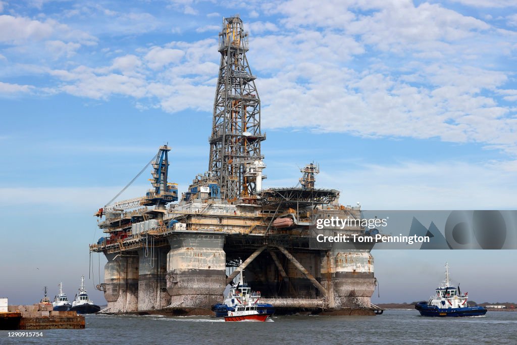 Platform Tug Tug boats tow the semi-submersible drilling platform Noble Danny ...