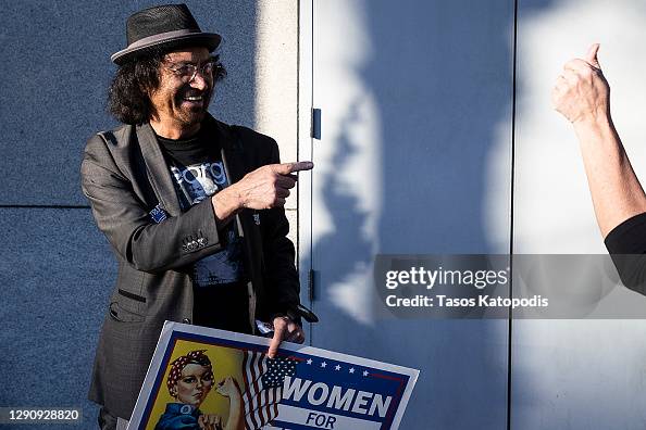 Vincent Fusca gathers in support of President Donald Trump and in... ニュース写真 - Getty Images