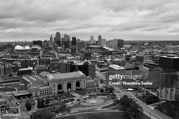 kansas city skyline - kansas city skyline ストックフォトと画像