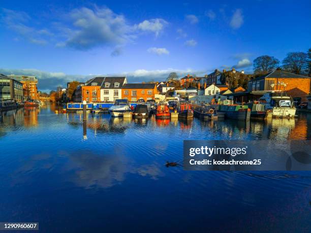 diglis canal basin marina and harbour the worcester and birmingham canal worcester city on a summers day. there are boats moored and there are no recognisable people in the picture. - worcester england stock pictures, royalty-free photos & images