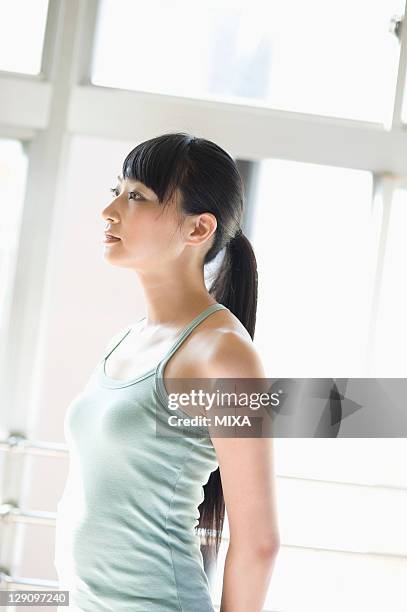 profile of woman with ponytail - camisola stock-fotos und bilder