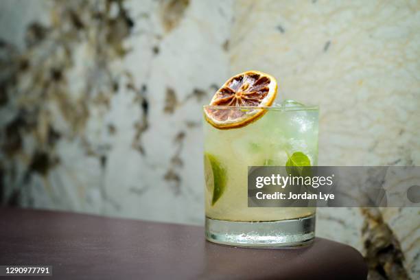 mojito with white rum & lime - mojito bildbanksfoton och bilder