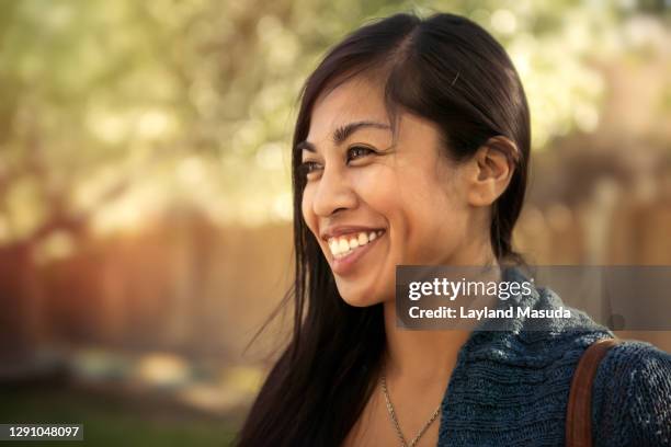 her smile - filipino women stock pictures, royalty-free photos & images