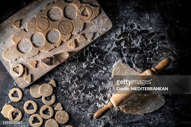 bakery homemade linzer cookies biscuits food preparation - butter tart stock pictures, royalty-free photos & images