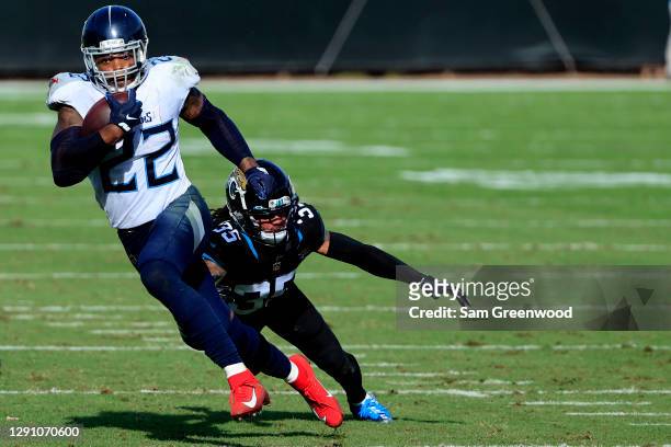 Derrick Henry of the Tennessee Titans evades a tackle from Sidney Jones of the Jacksonville Jaguars to the run for a touchdown in the second quarter...