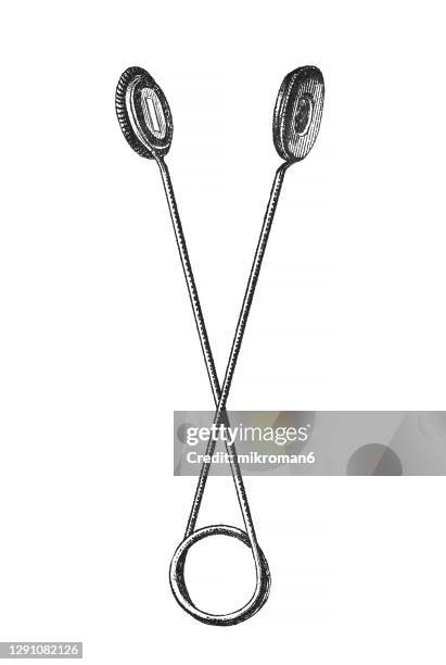 old engraved illustration of tongs - pinça utensílio de servir - fotografias e filmes do acervo