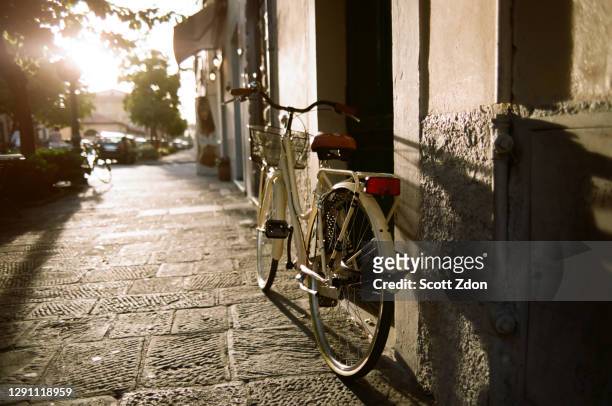 bicycle in lucca, italy - lucca italy stock pictures, royalty-free photos & images