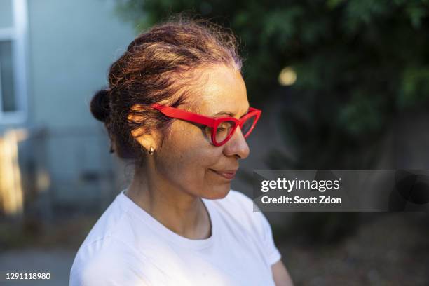 close up of mixed race woman with red glasses in california - cultura de venezuela fotografías e imágenes de stock